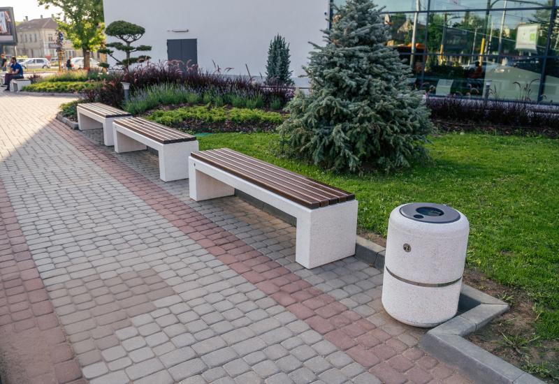 ETE Pictures CONCRETE BENCH 126 2024F61E-EFDA-0DCB-5BFD-4025D8CF0AD2.jpg