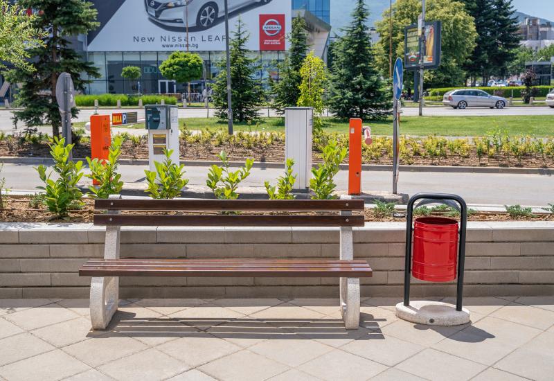 ETE Pictures CONCRETE BENCH 142 90FF8B8F-4AB0-6913-B4BA-09CDCF95832D.jpg