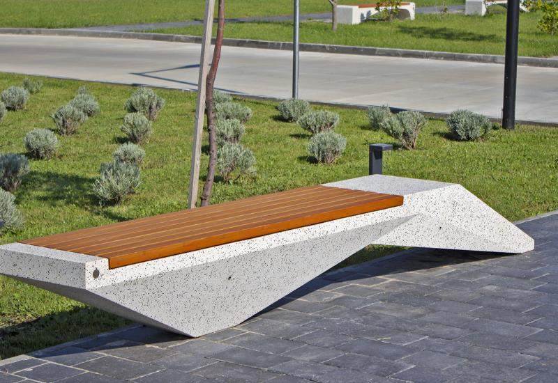 ETE Pictures CONCRETE BENCH 234 A7D3F8BE-43A8-7EE2-BB80-AA79F5E32805.jpg