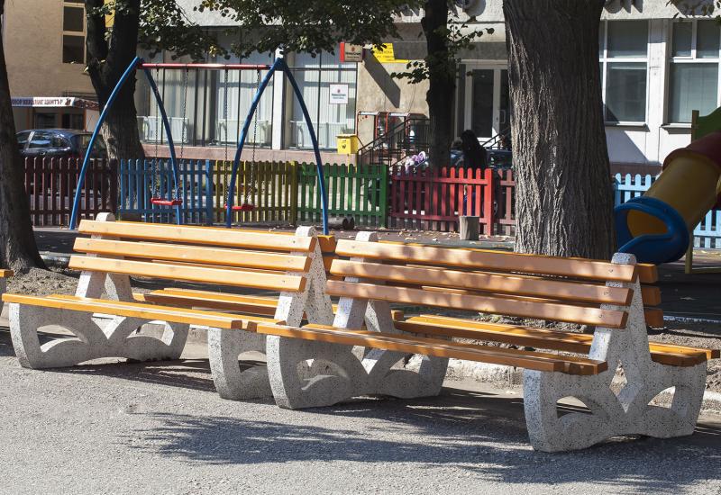 ETE Pictures CONCRETE BENCH 158 E31D4D75-BCE5-06E9-F7FD-EB0D98C106B4.jpg