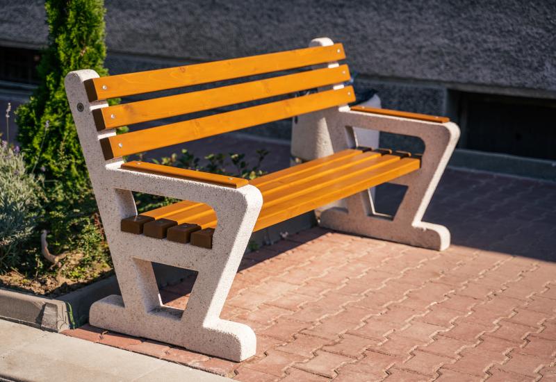 ETE Pictures CONCRETE BENCH 109 B44EA014-DFE1-E6D6-E476-55835C6CC615.jpg