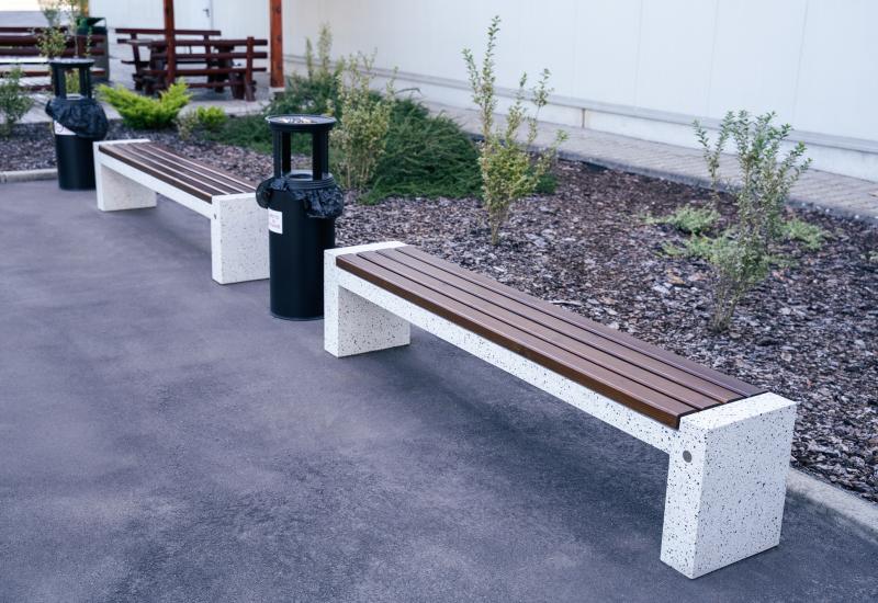 ETE Pictures CONCRETE BENCH 185 D7F66BB2-0E20-F95F-CA58-FF0B65C3B3D7.jpg