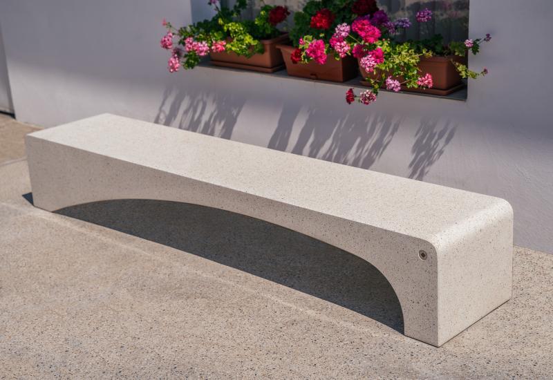ETE Pictures CONCRETE BENCH 186 04961F17-246E-08FC-8D74-798B042C34F5.jpg