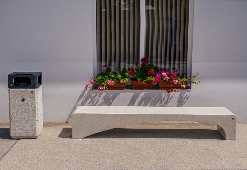 ETE Pictures CONCRETE BENCH 186 070D4ACD-8243-13BD-55AC-3692F4DF5889.jpg