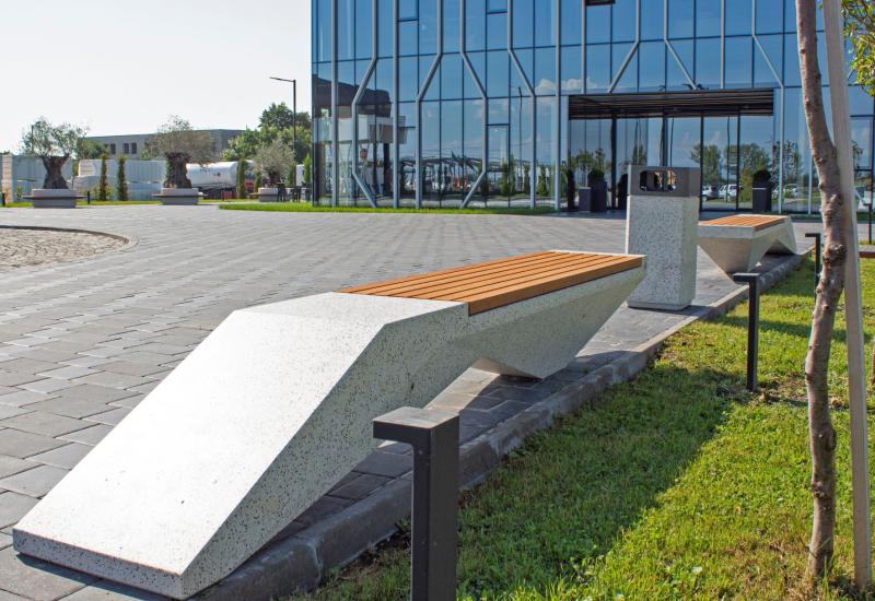 ETE Pictures CONCRETE BENCH 234 66D47BD4-AE7F-B677-CE11-070AE0974723.jpg