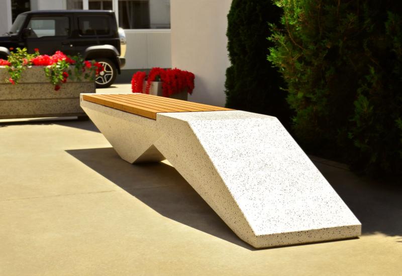 ETE Pictures CONCRETE BENCH 234 A3119312-6FC0-4394-B4D0-84199CB0700A.jpg