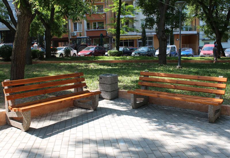 ETE Pictures CONCRETE BENCH 6 BBCA7B5C-AFD6-6ABC-9BD2-F92105C6360E.jpg