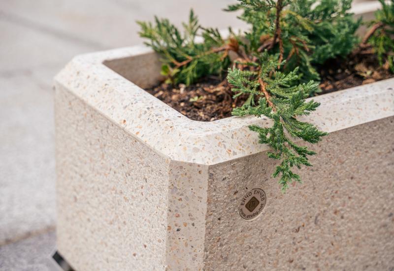 ETE Pictures RECTANGULAR CONCRETE PLANTER 80 05E30ECE-6EFD-07CE-7DDD-CAE97409BAF7.jpg