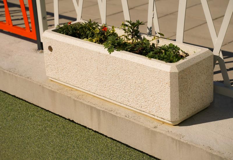 ETE Pictures RECTANGULAR CONCRETE PLANTER 80 7D1AA6CF-1F60-CB23-6571-61B0947C23B8.jpg