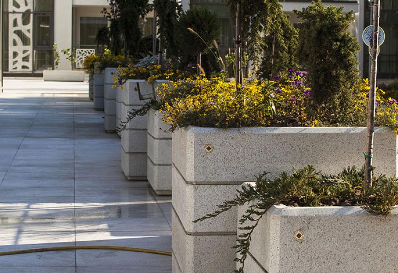ETE Pictures SQUARE CONCRETE PLANTER 73 5777F56D-08E1-14EF-20D2-060976B2D18B.jpg