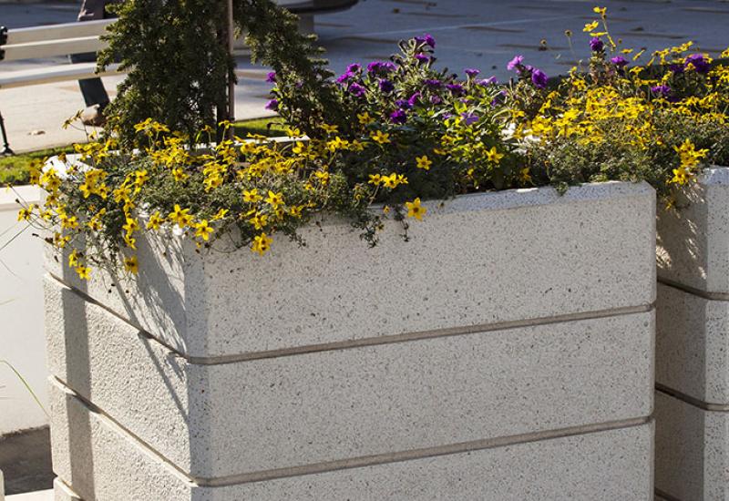 ETE Pictures SQUARE CONCRETE PLANTER 73 E433C998-5405-B29A-4ABE-C69338EE28C7.jpg