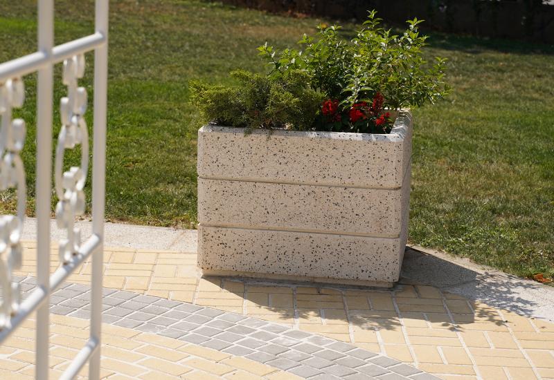 ETE Pictures SQUARE CONCRETE PLANTER 74 9441DCF7-6132-2CFA-CE88-BDFF2CAC744B.jpg