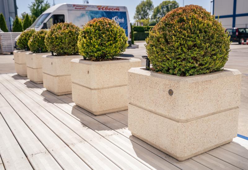 ETE Pictures SQUARE CONCRETE PLANTER 82 942E2D4B-7117-6F82-F37B-AF8517337F94.jpg
