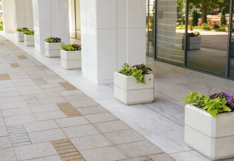 ETE Pictures SQUARE CONCRETE PLANTER 82 FE2E81FF-391B-A955-8EBF-10AD4366BD1A.jpg